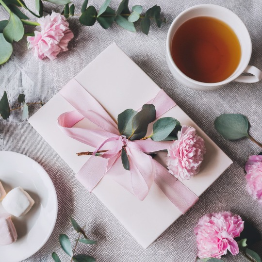 The-Rosy-Drop-Cozy-Gift